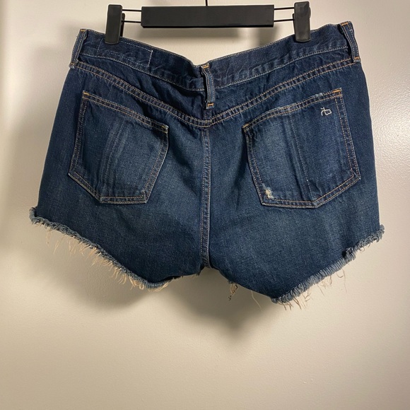 RAG & BONE CUT OFF FRAYED SHORTS “Doris” size 30 (fits like 32 in my opinion) - Picture 5 of 7
